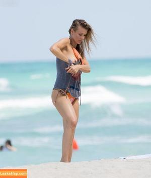 Joanna Krupa photo #0384