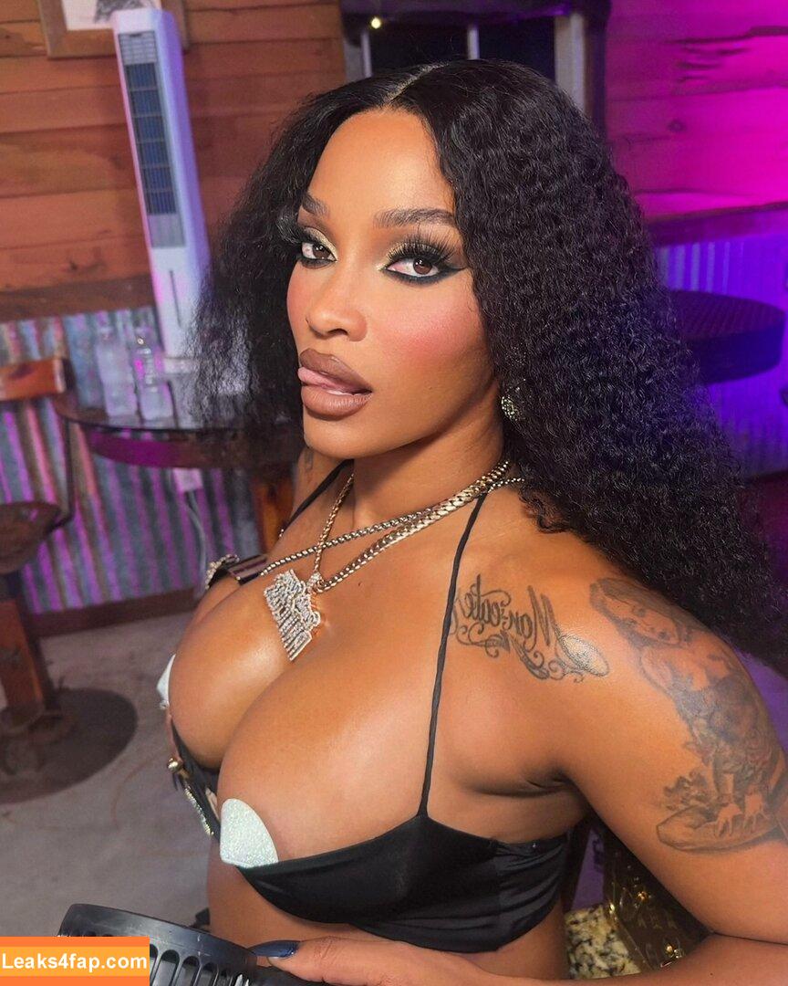 Joseline Hernandez / 