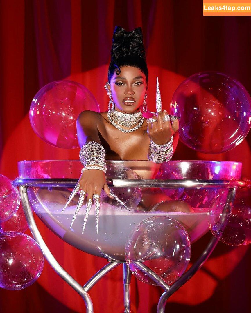 Joseline Hernandez / 