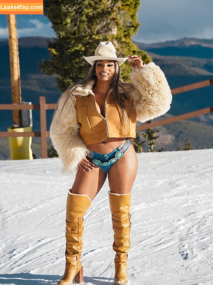 Joseline Hernandez / 