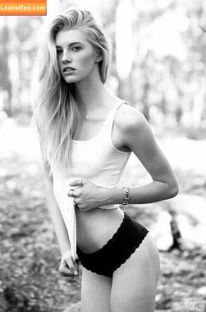 Jourdan Miller photo #0034