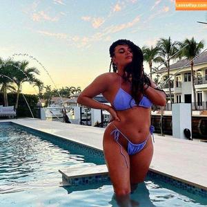Joy Taylor photo #0010