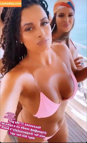 Joy Taylor photo #0016