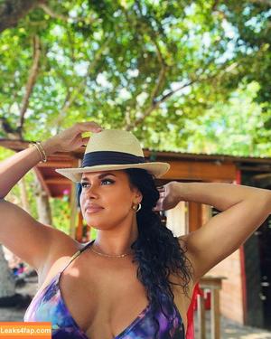 Joy Taylor photo #0032