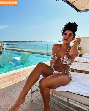 Joy Taylor photo #0044