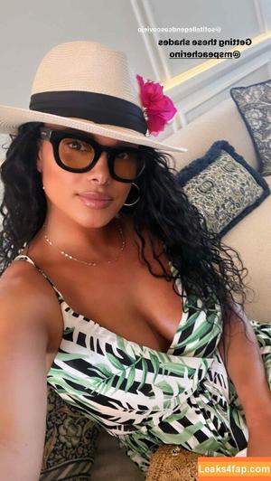 Joy Taylor photo #0048