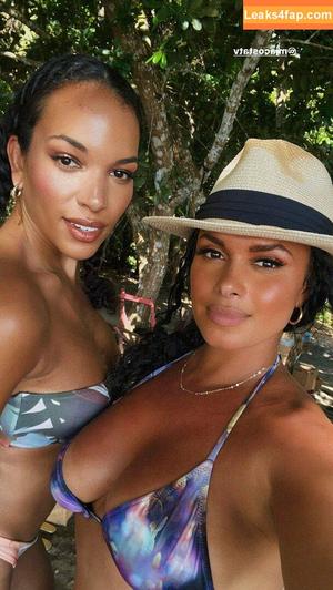 Joy Taylor photo #0049