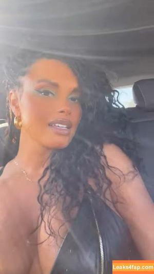 Joy Taylor photo #0059