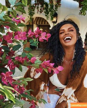 Joy Taylor photo #0065