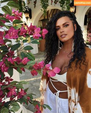 Joy Taylor photo #0066