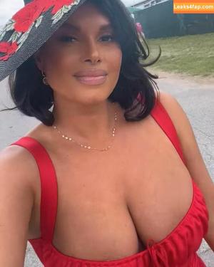 Joy Taylor photo #0076