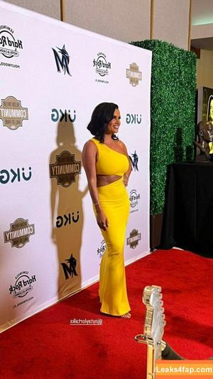 Joy Taylor photo #0090