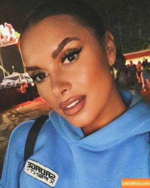 Joy Taylor photo #0100