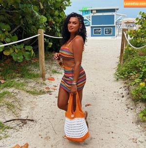 Joy Taylor photo #0107