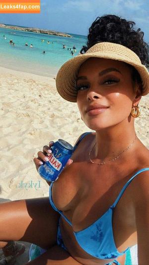 Joy Taylor photo #0118