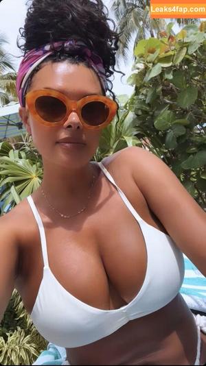 Joy Taylor photo #0124