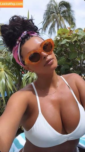 Joy Taylor photo #0126