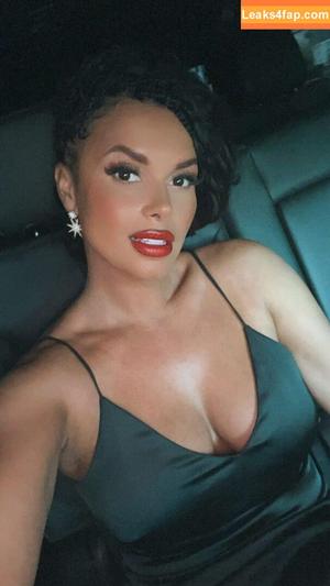 Joy Taylor photo #0135