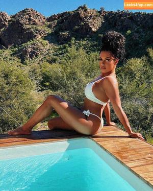 Joy Taylor photo #0142