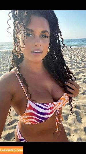 Joy Taylor photo #0153