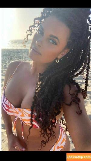 Joy Taylor photo #0154