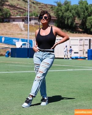 Joy Taylor photo #0163
