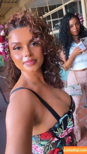 Joy Taylor photo #0257