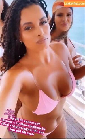 Joy Taylor photo #0344