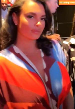 Joy Taylor photo #0423