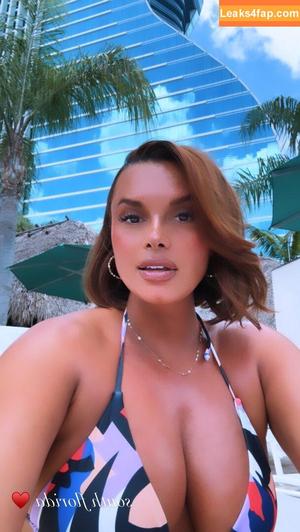 Joy Taylor photo #0450