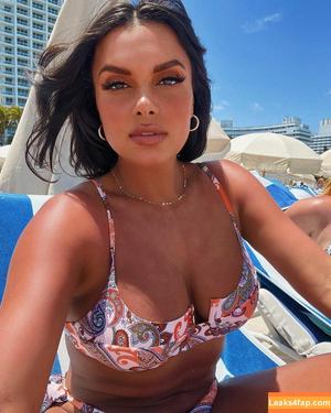 Joy Taylor photo #0521