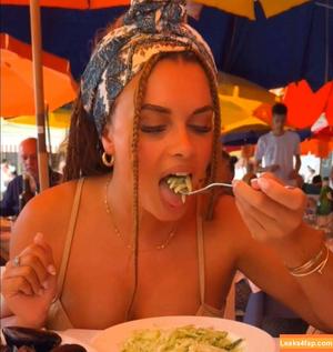 Joy Taylor photo #0567