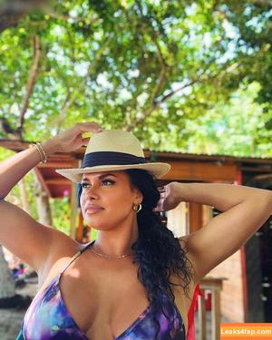 Joy Taylor фото #0693