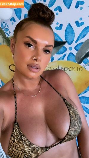 Joy Taylor photo #0831