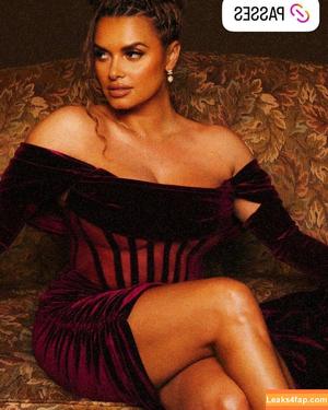Joy Taylor photo #1014