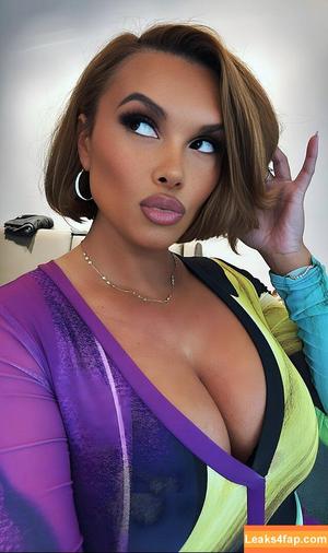 Joy Taylor photo #1048