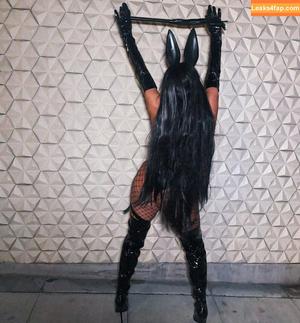 Joy Taylor photo #1175