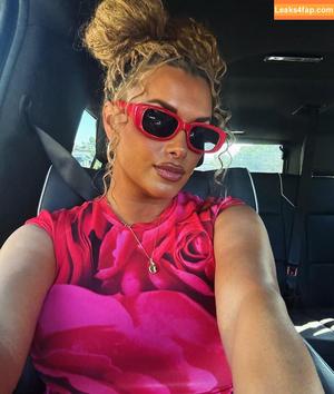 Joy Taylor фото #1252