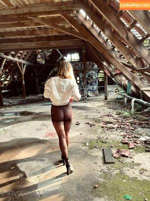 Joyce X photo #0037