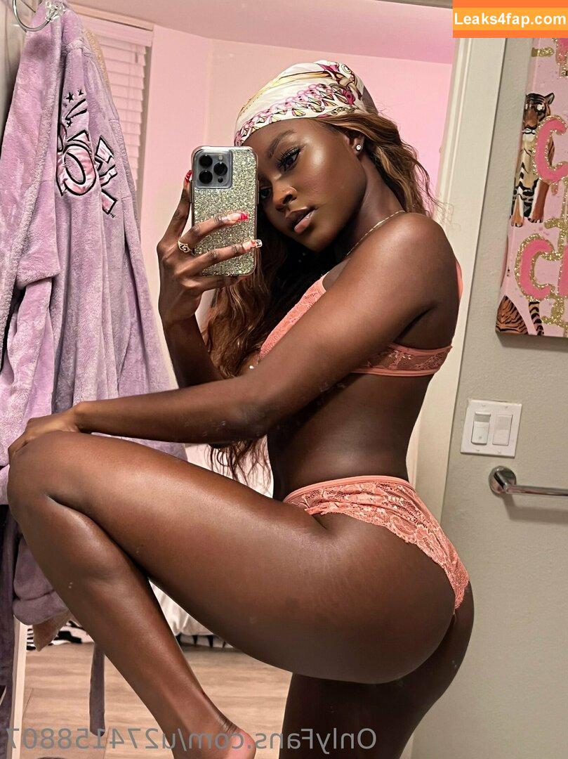 juiicyyyfruit / juicy_the_body leaked photo photo #0011