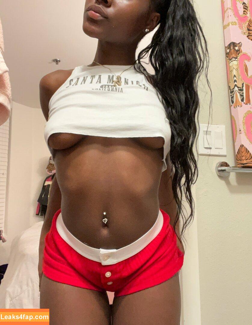 juiicyyyfruit / juicy_the_body leaked photo photo #0018