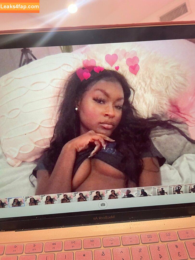 juiicyyyfruit / juicy_the_body leaked photo photo #0037