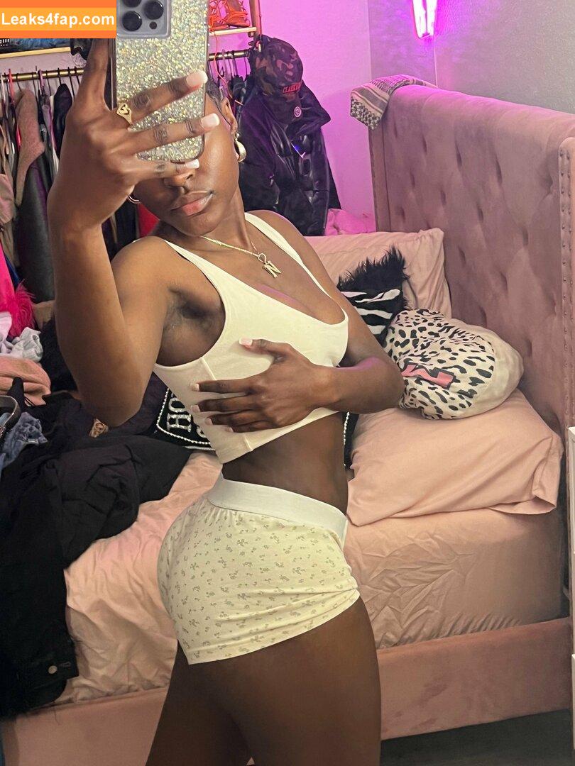 juiicyyyfruit / juicy_the_body leaked photo photo #0039