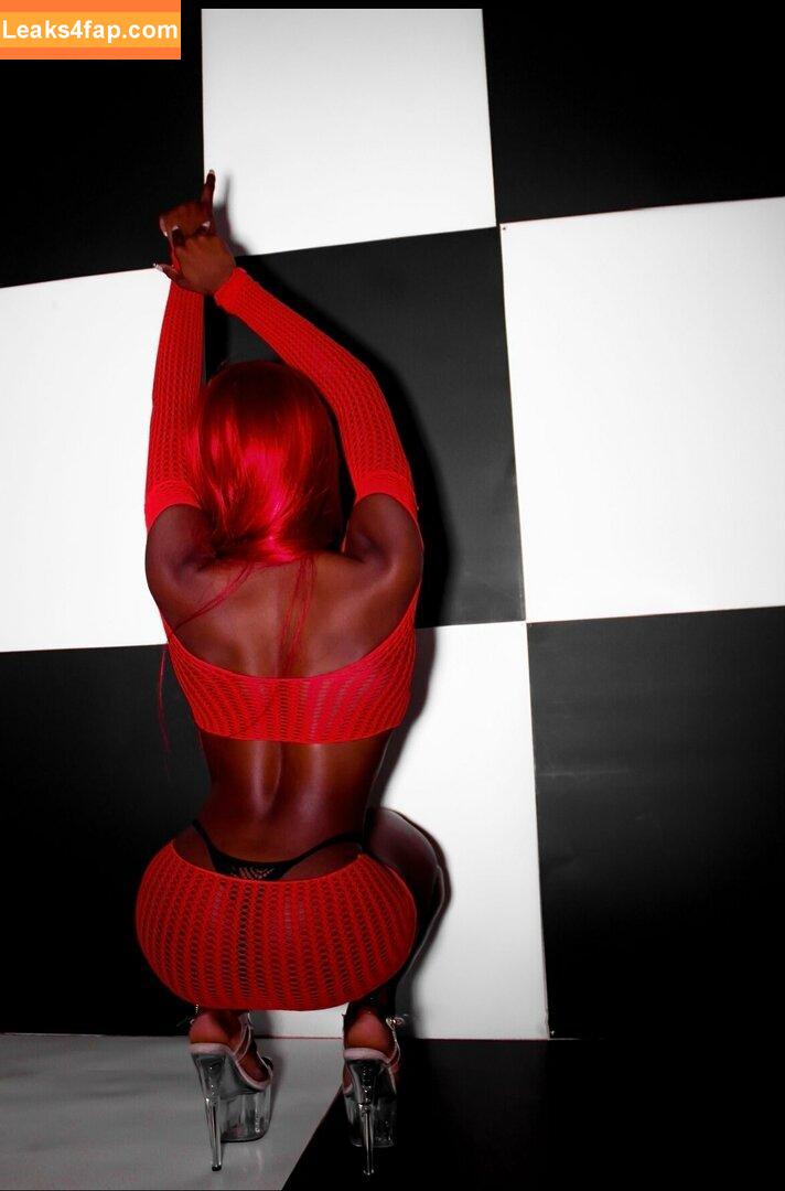 juiicyyyfruit / juicy_the_body leaked photo photo #0045