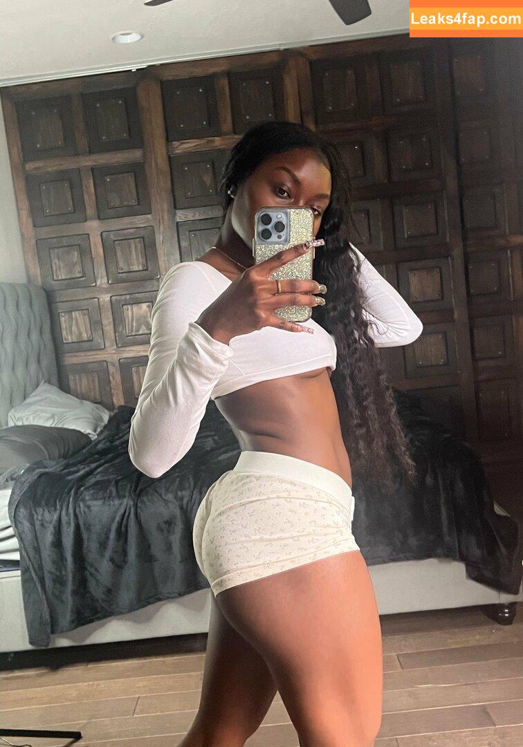 juiicyyyfruit / juicy_the_body leaked photo photo #0110