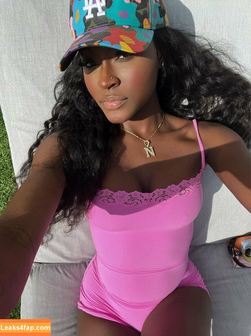 juiicyyyfruit / juicy_the_body leaked photo photo #0112