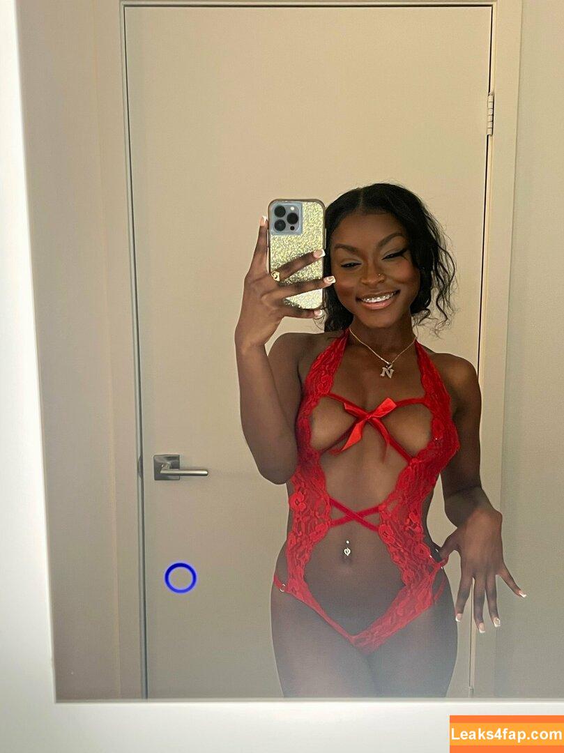 juiicyyyfruit / juicy_the_body leaked photo photo #0144