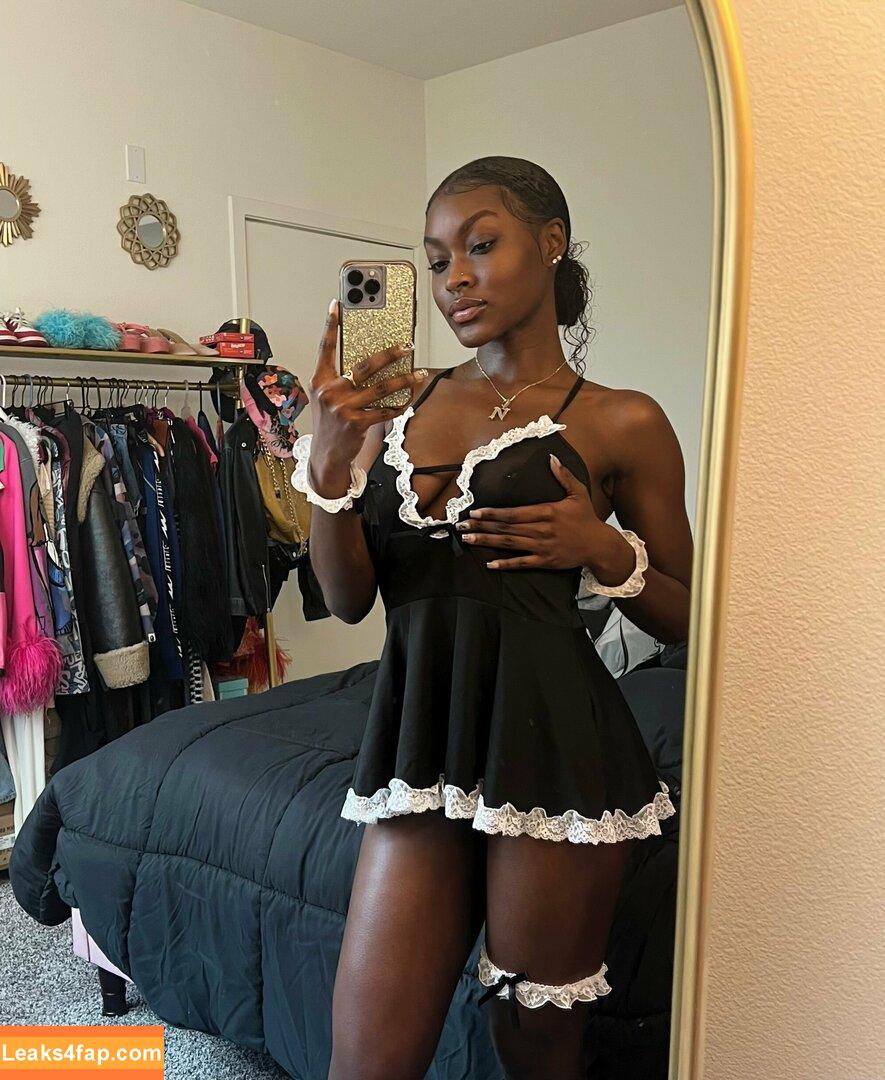 juiicyyyfruit / juicy_the_body leaked photo photo #0185