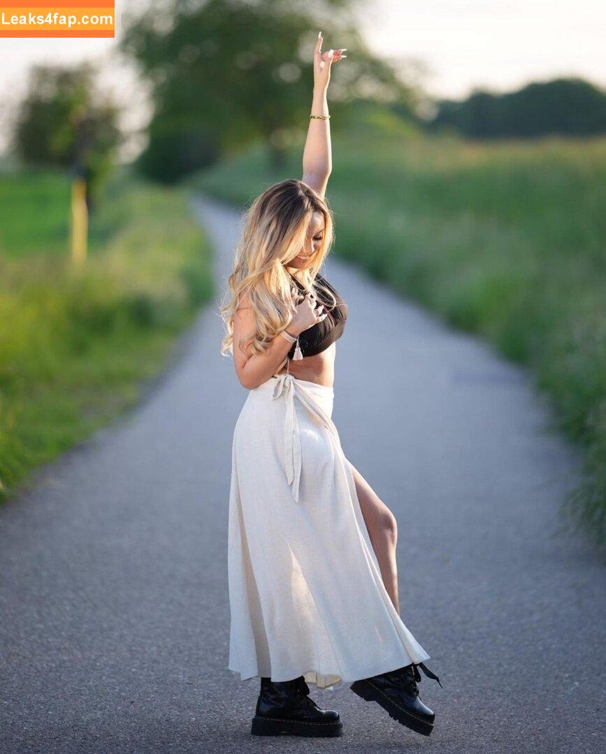 Julesboringlife / sarahtoninx9_ leaked photo photo #0040