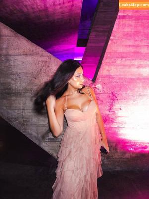 Julia Alvarenga photo #0070